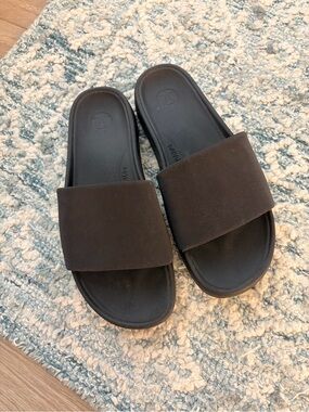 Men’s Lululemon Restfeel Slides size 9
